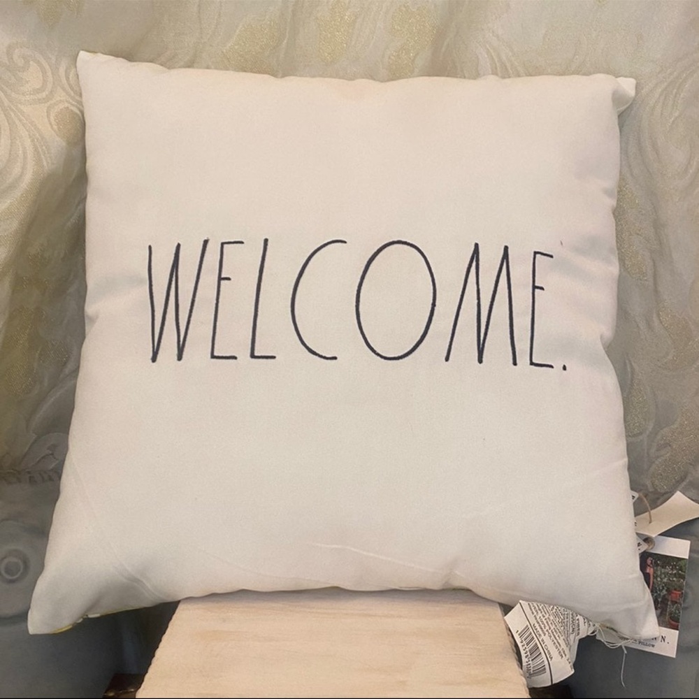 ⚡️Rae Dunn "WELCOME" Pillow